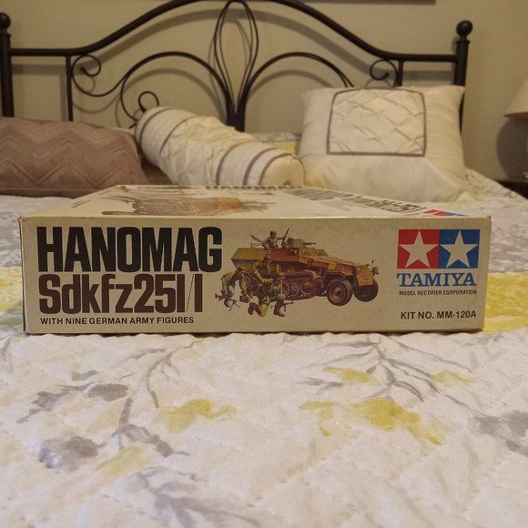 Tamiya German Hanomag Sdkfz251/1 w/t 9 Figures 1/35 Complete - Picture 6 of 6